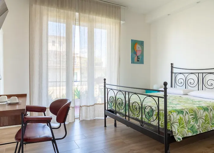 Camera Matrimoniale con bagno privato-struttura condivisa con Host-CASA ENEA